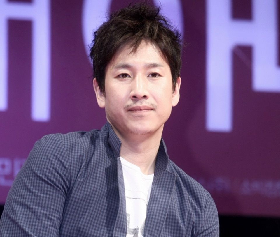 李善均吸毒风波持续发酵,多个代言下架,妻子亏本卖楼救夫_腾讯新闻