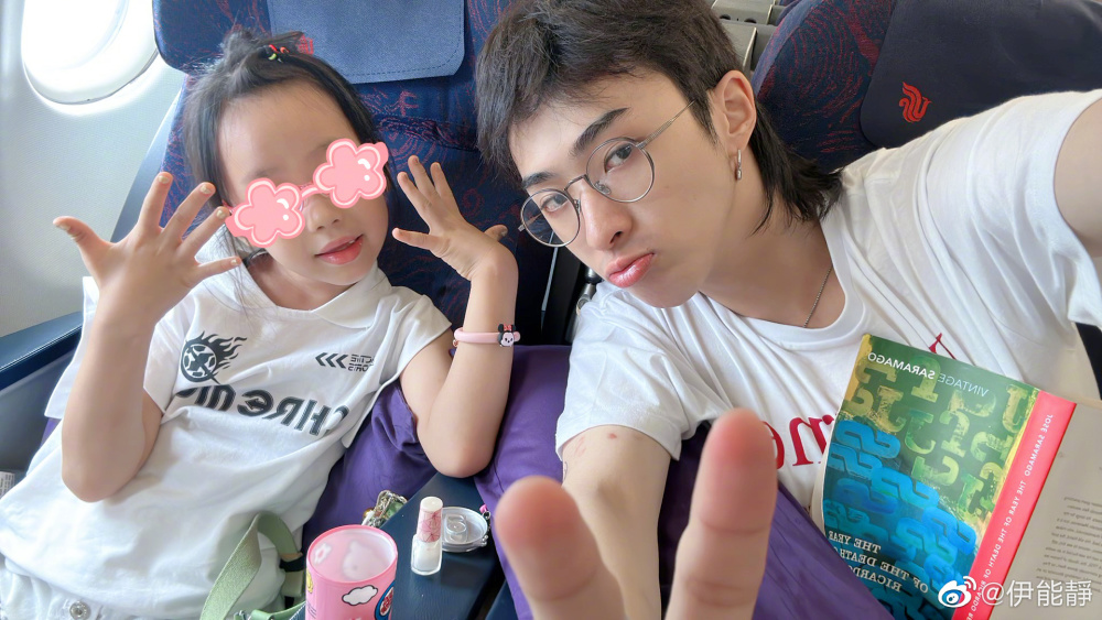 伊能静罕晒儿女同框照,哈利从美国放假回国,梦想当导演拒当艺人插图2