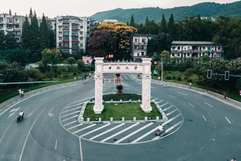 39所“985大学”指的哪些？分为5个档次，今年谁的排名更靠前？_腾讯新闻