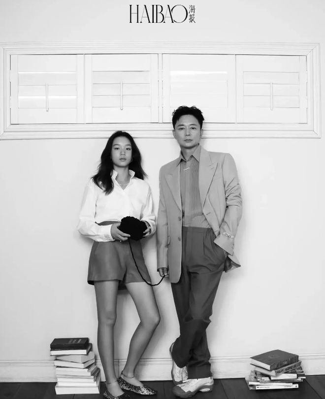 54岁刘奕君和女儿拍时尚大片,13岁女儿大长腿抢镜,长相混血不输明星