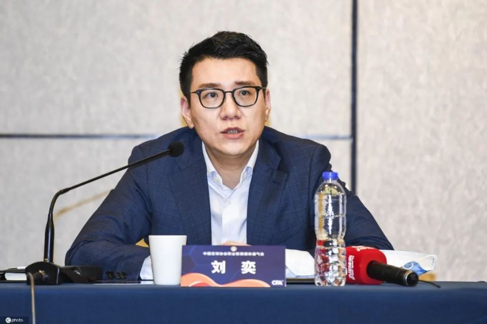 前者管得是钱袋子,谁贫谁富,后者管得是组织变动,谁上谁下.