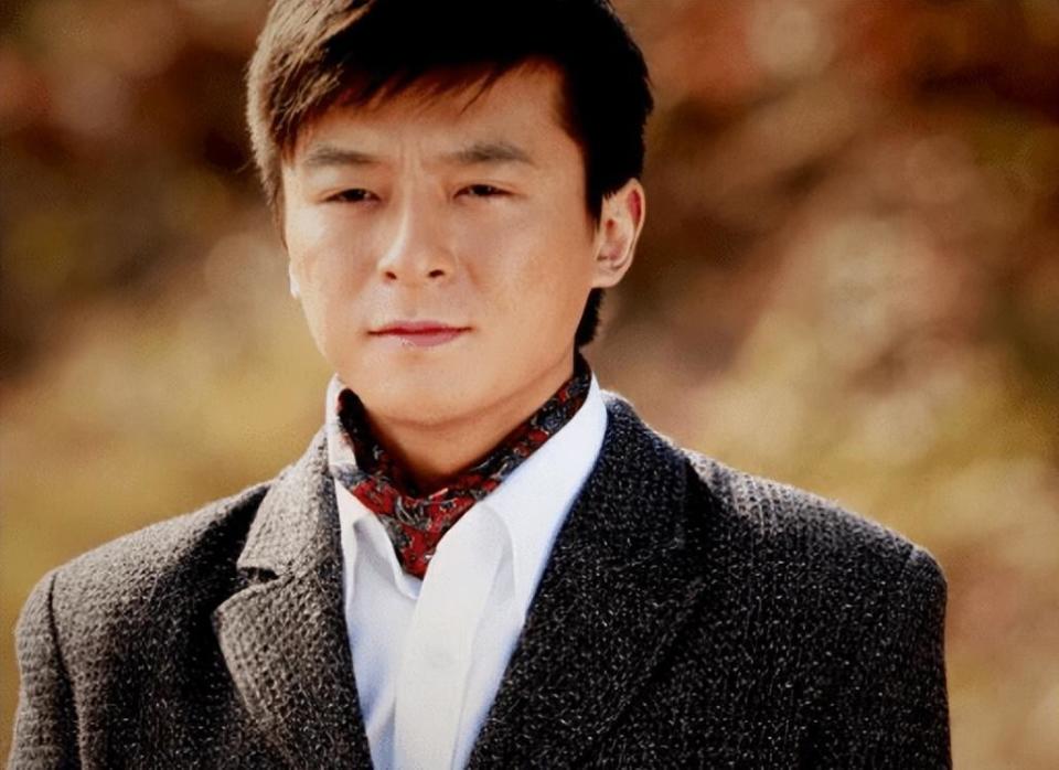 "妈宝男"朱雨辰:错过汤唯又负姜妍,被母爱禁锢44年,至今未婚