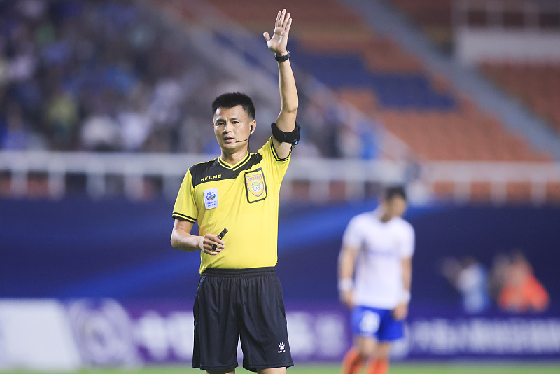 李海新有望主哨超级杯年轻裁判逐渐成为国内赛事执法主力军