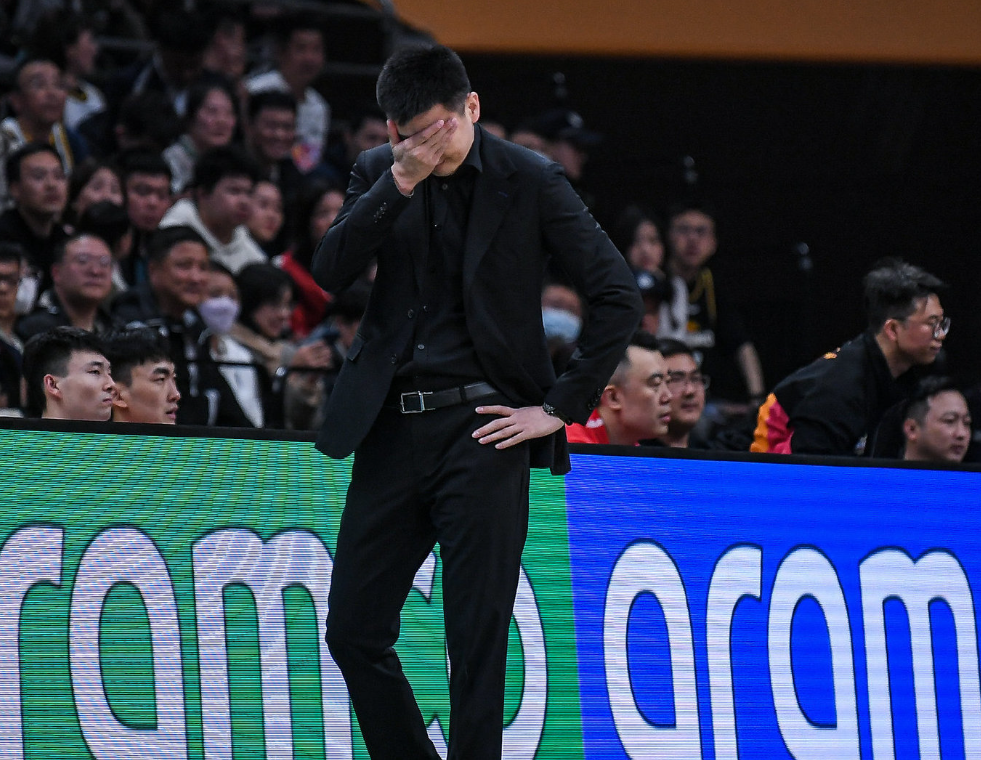 杨鸣回顾季后赛:每一天都是折磨 想的东西非常多