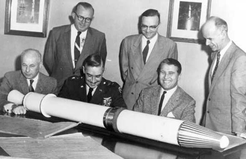 冯·布劳恩在nasa二战结束时,美国曾制定著名的"回形针"计划,以征召