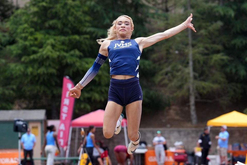 男生变性打女排比赛 对手直接弃赛 因拍打队友臀部被起诉 美国乱套了