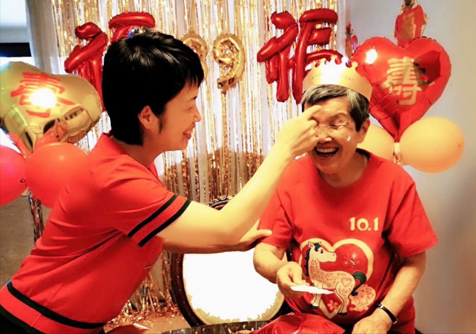 黄薇:与蔡国庆青梅竹马,照顾偏瘫父亲11年,九旬老母让她泪目_腾讯新闻