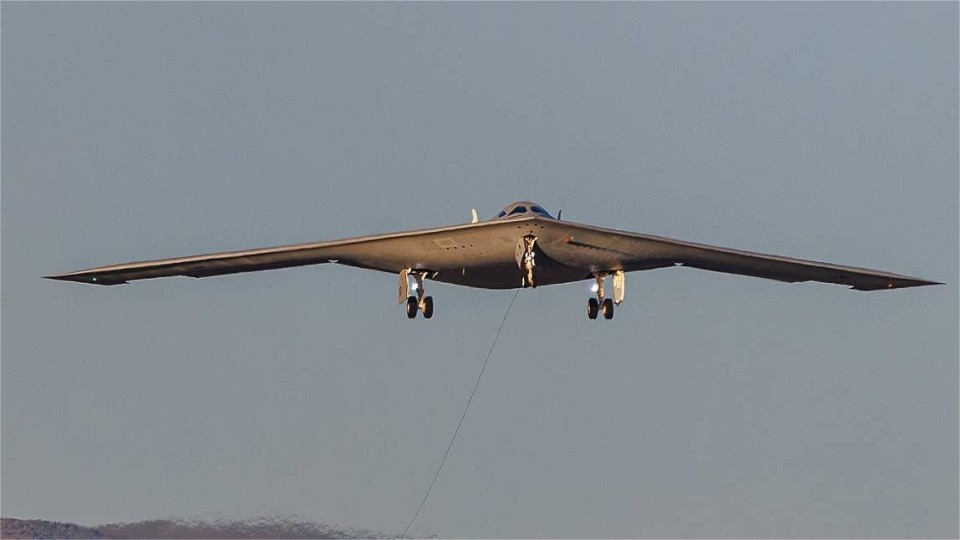 歼21直21悄然问世国产隐身轰炸机其实叫轰21