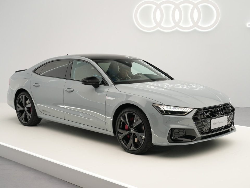 新上汽奥迪a7l携rs套件竞速版正式亮相!