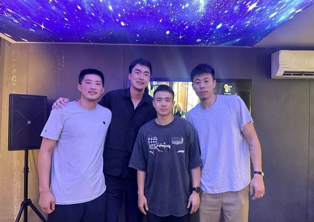 CBA新消息，张镇麟抵达上海，李晓旭当教练辅佐杨鸣，多队争夺萨姆纳