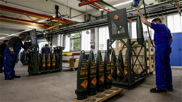 援乌炮弹不足,欧洲军火商甩锅中国棉花,暗中抢囤3年库存