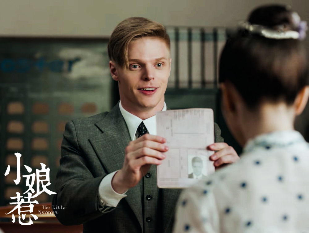 拉脱维亚网红芮丹尼娶东北姑娘,甜晒结婚证,女方不要