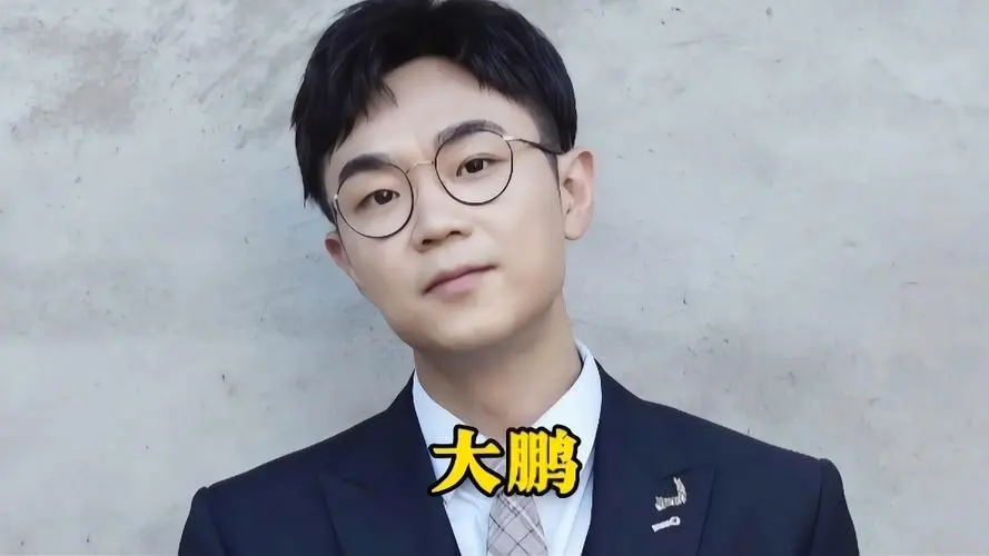 1982年,大鹏出生在吉林省通化市集安市.