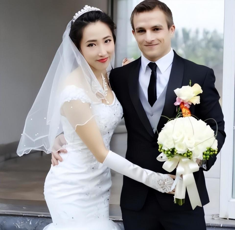 所以综合来看,他是一个很不错的结婚对象,很快我们就同居了,住在他租