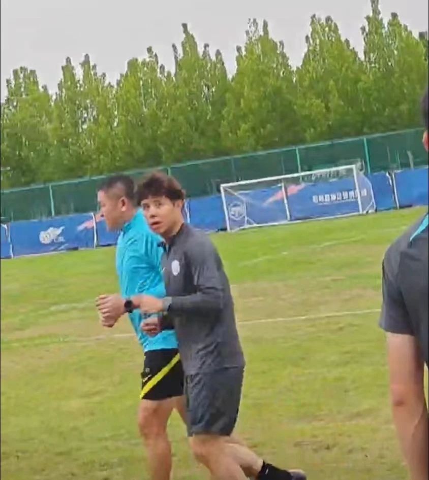 曝蒿俊闵加盟沧州雄狮 助力李霄鹏中超保级