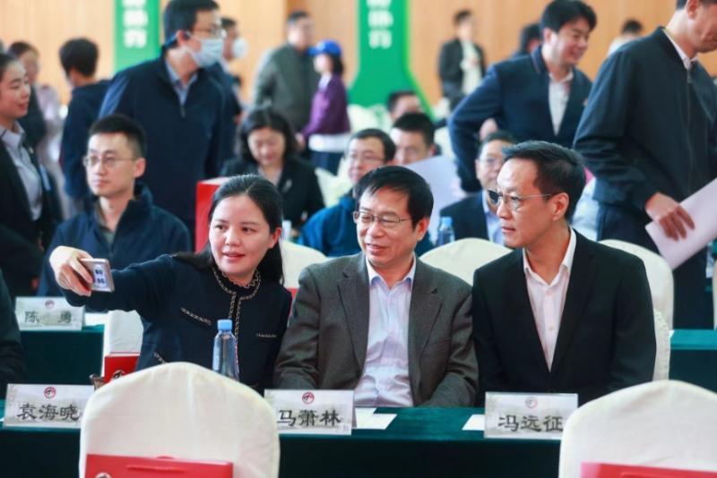 北京市第二中学党委书记,校长薛丽霞在大会上对学校三百年的育人实践