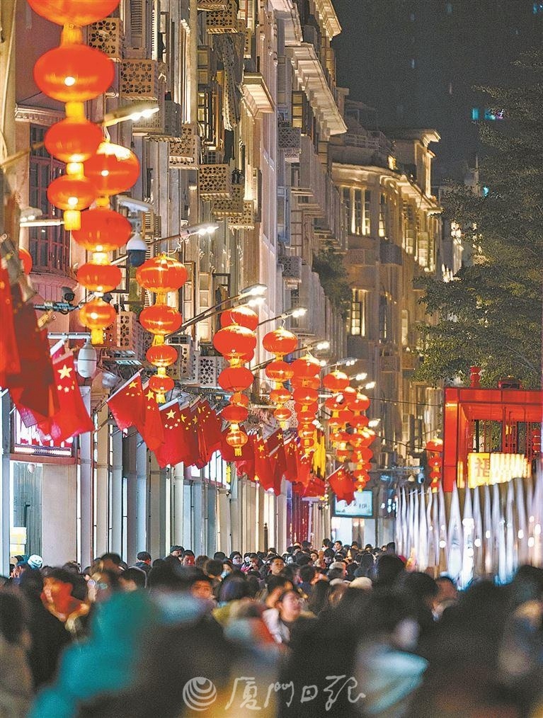 春节临近,厦门街头巷尾氛围感拉满