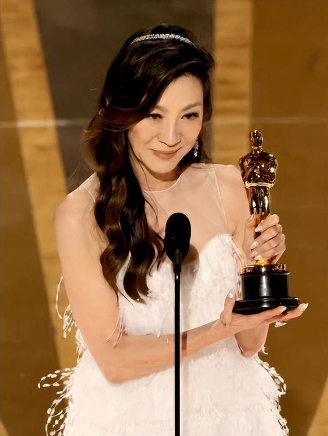 杨紫琼奥斯卡一朝获奖，回首华裔演员百年沉浮