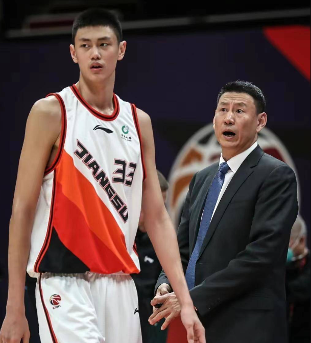 北京引援目标是谁?2米13中锋有戏 李楠父子或再联手