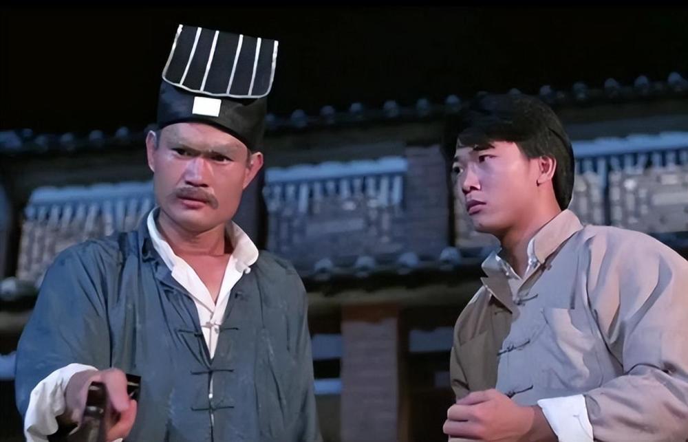 钱小豪被作为林正英的"接班人"培养,他演"僵尸先生"出名,钱小豪在剧中