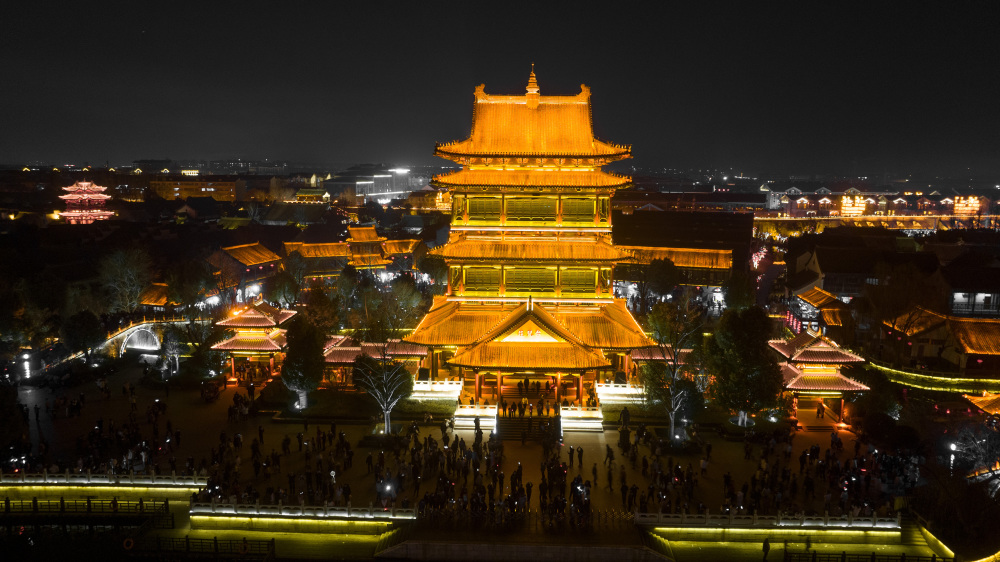 台儿庄古城徐州地处五省通衢之地,京杭大运河穿境而过,陇海铁路,京沪