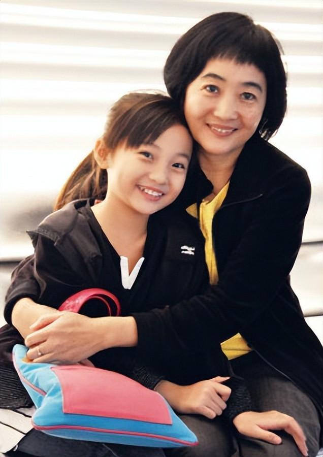 16年了,林妙可与杨沛宜的巨大差距,或许是她母亲一手造成的_腾讯新闻