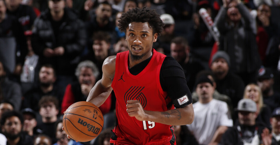 开拓者将以双向合同签下后卫阿什顿哈根斯