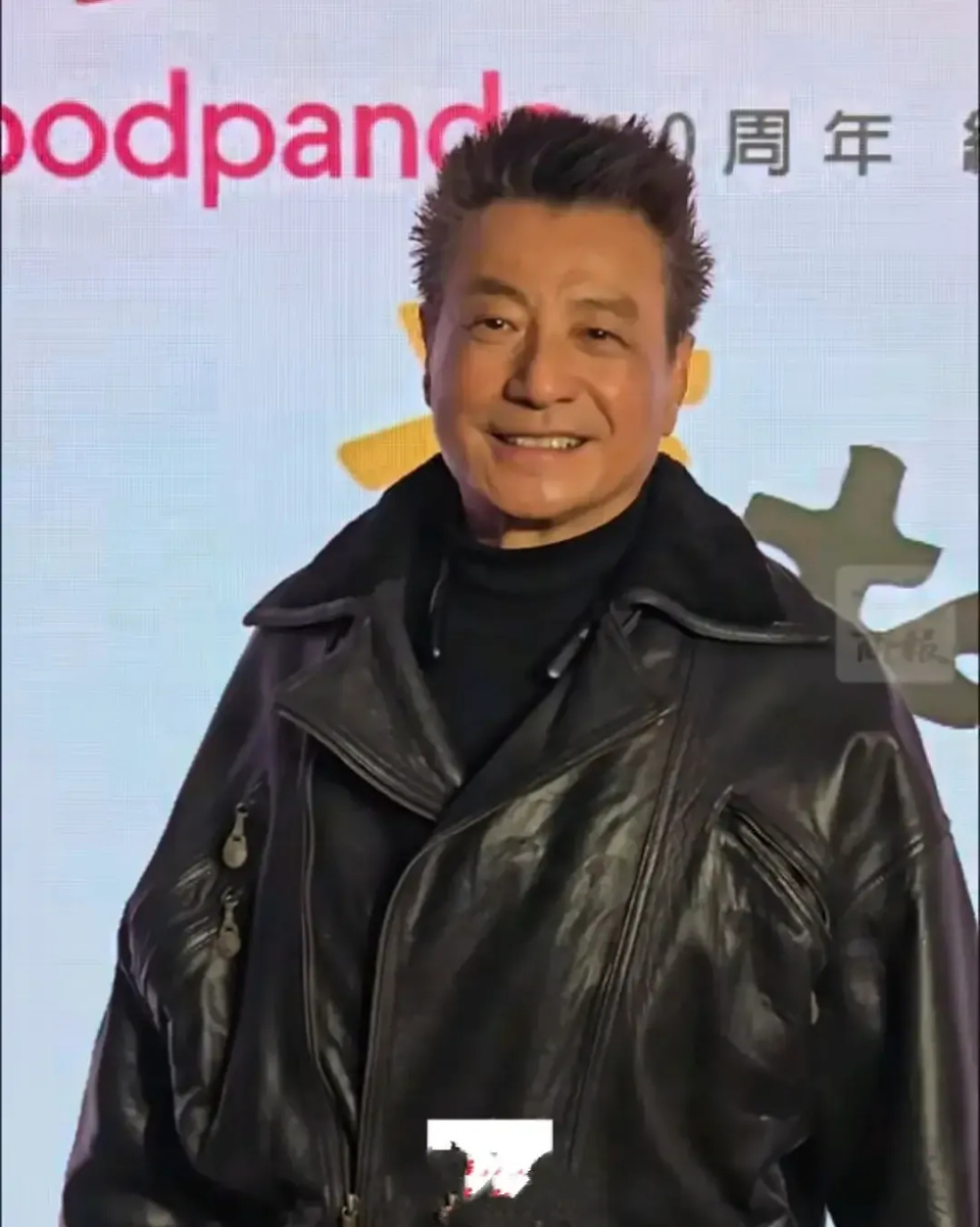 77岁石修近照曝光！与78岁刘江同框，网友惊呼：这年龄差太离谱！_腾讯新闻