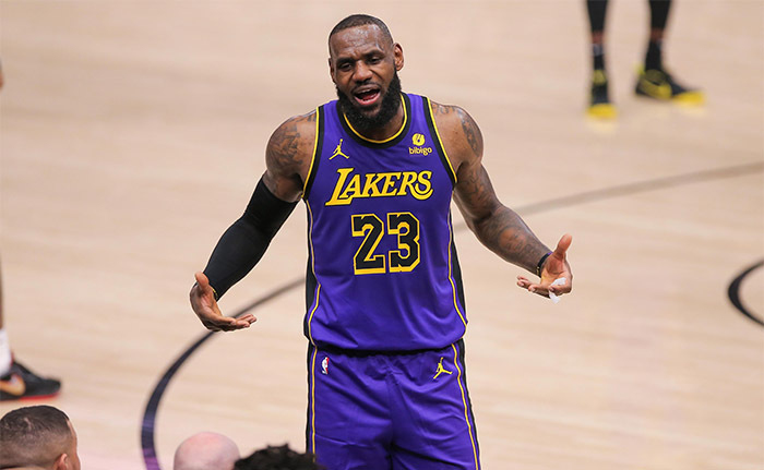 就在今天,詹姆斯创77年纪录,比赛4万分还难打破