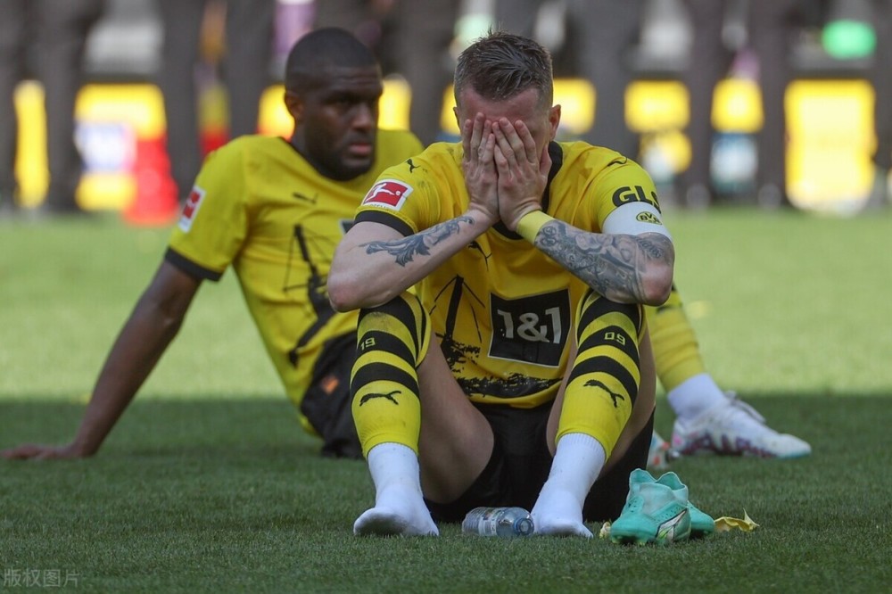 耻辱多特拱手将冠军送给拜仁软蛋标签永远拿不掉罗伊斯哭了