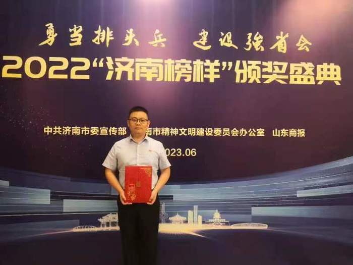 “摆渡人”张伟伟：在生命终点站书写九载温情_腾讯新闻
