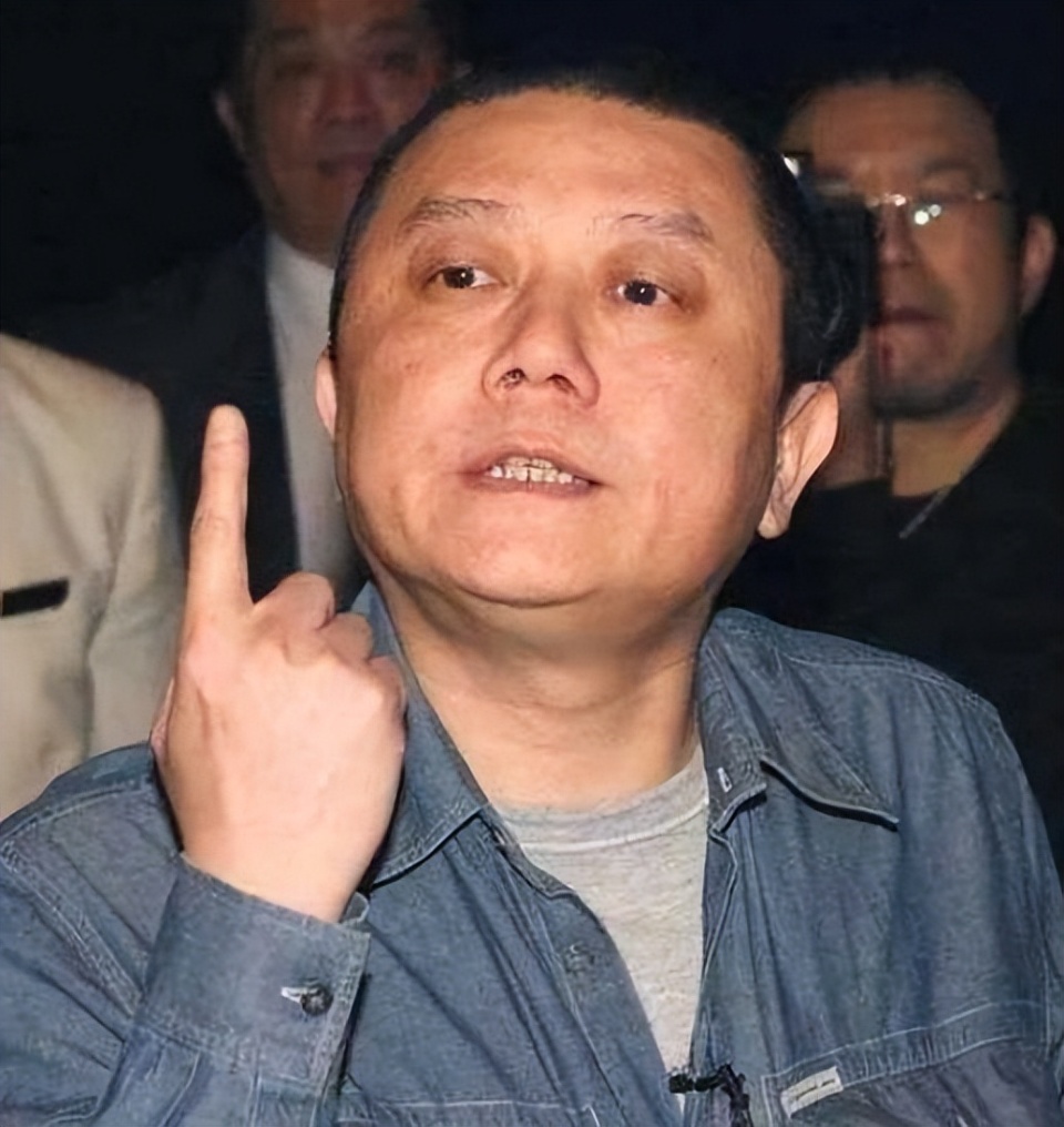 60岁歌手谢东宣布二胎得子，为啥都说是侯家有喜？_腾讯新闻