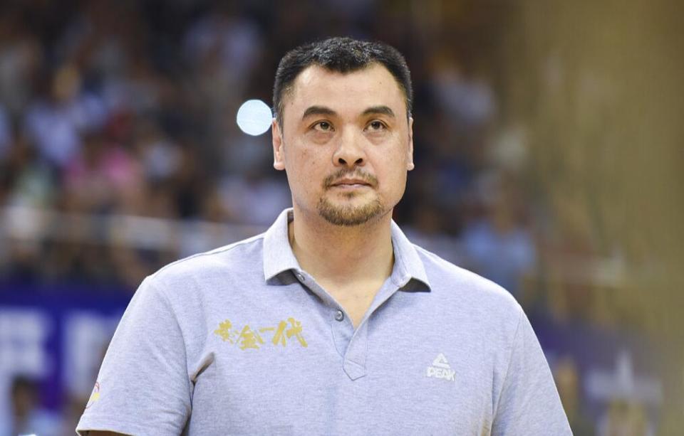 刘玉栋现在的球员条件好却不肯努力上去都是软骨头我一点不喜欢