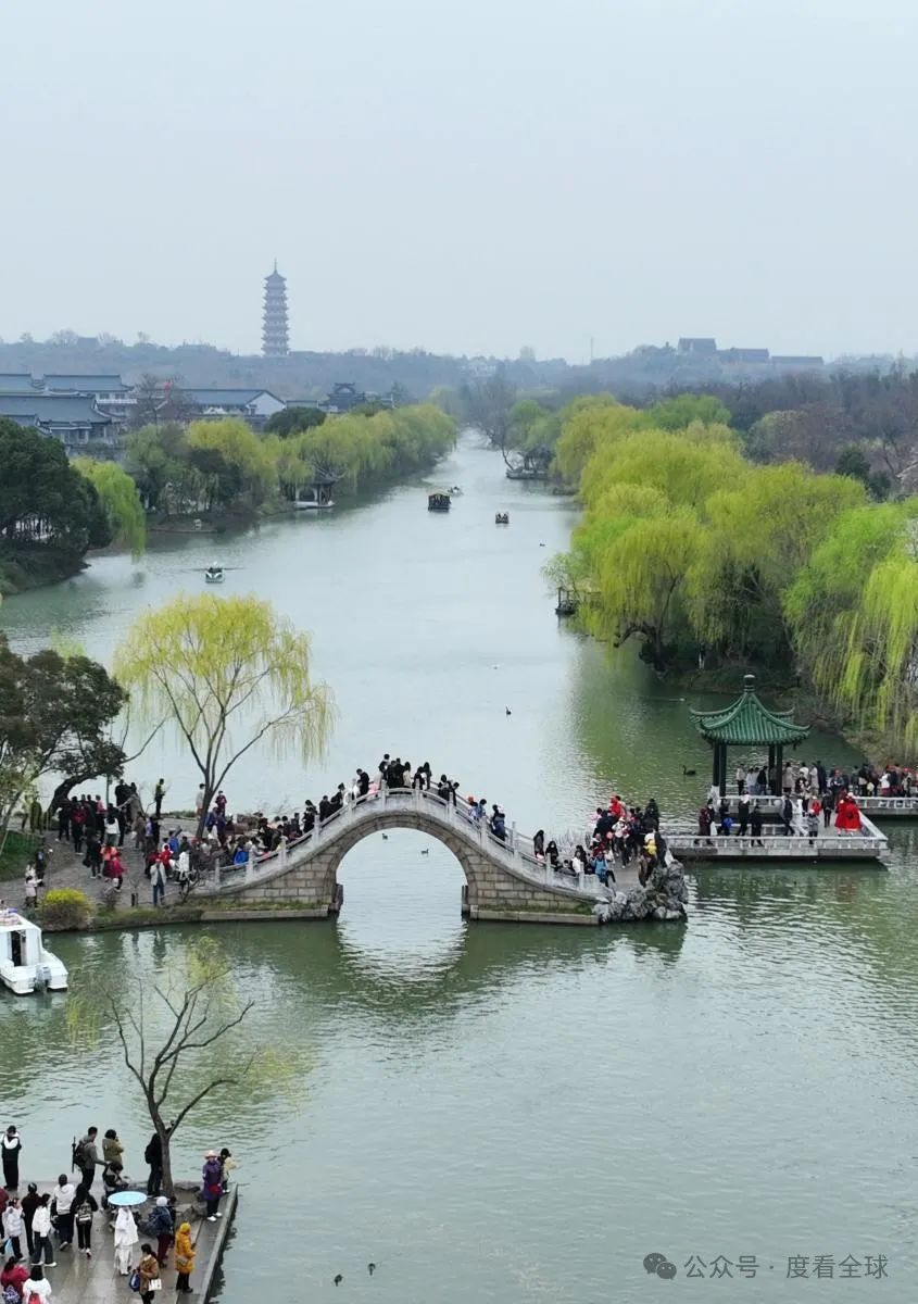 苏堤不止步,西湖最美的风景,其实是你走不动时前方的长椅!