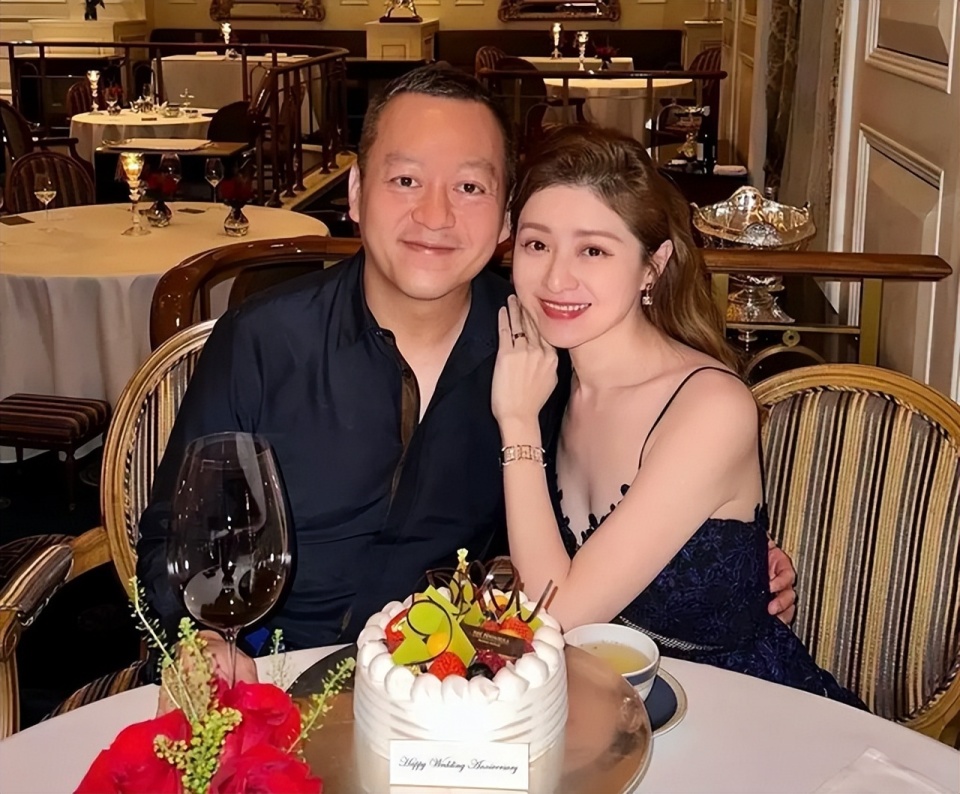 陈自瑶沈卓盈徐淑敏新春团聚,冻龄模样似三胞胎,仨姊妹她最幸福