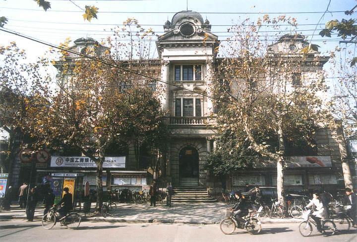 跟着老照片回到40年前,好多人感慨:西湖牙膏和电车,是记忆中的杭州