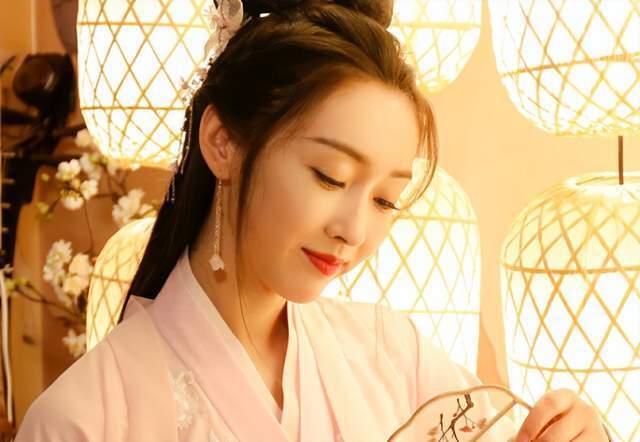 女演员长相很重要,《与凤行》中33岁的宣璐给37岁的赵丽颖当娘亲_腾讯