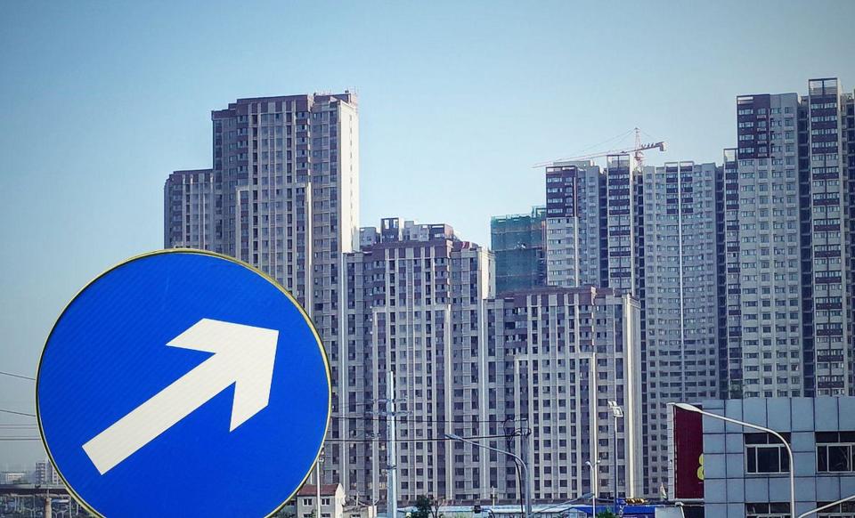 连夜排队抢房，一线城市现回暖信号，全国楼市将迎来新一轮上涨？_腾讯新闻
