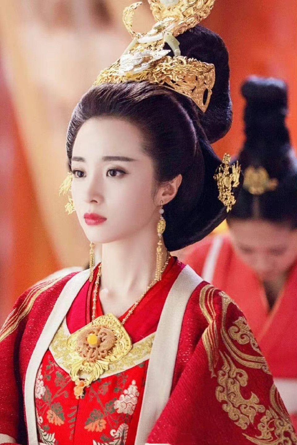 胡冰卿的资源就不错,《独孤天下》《旋风少女》等,很多合作的剧都是