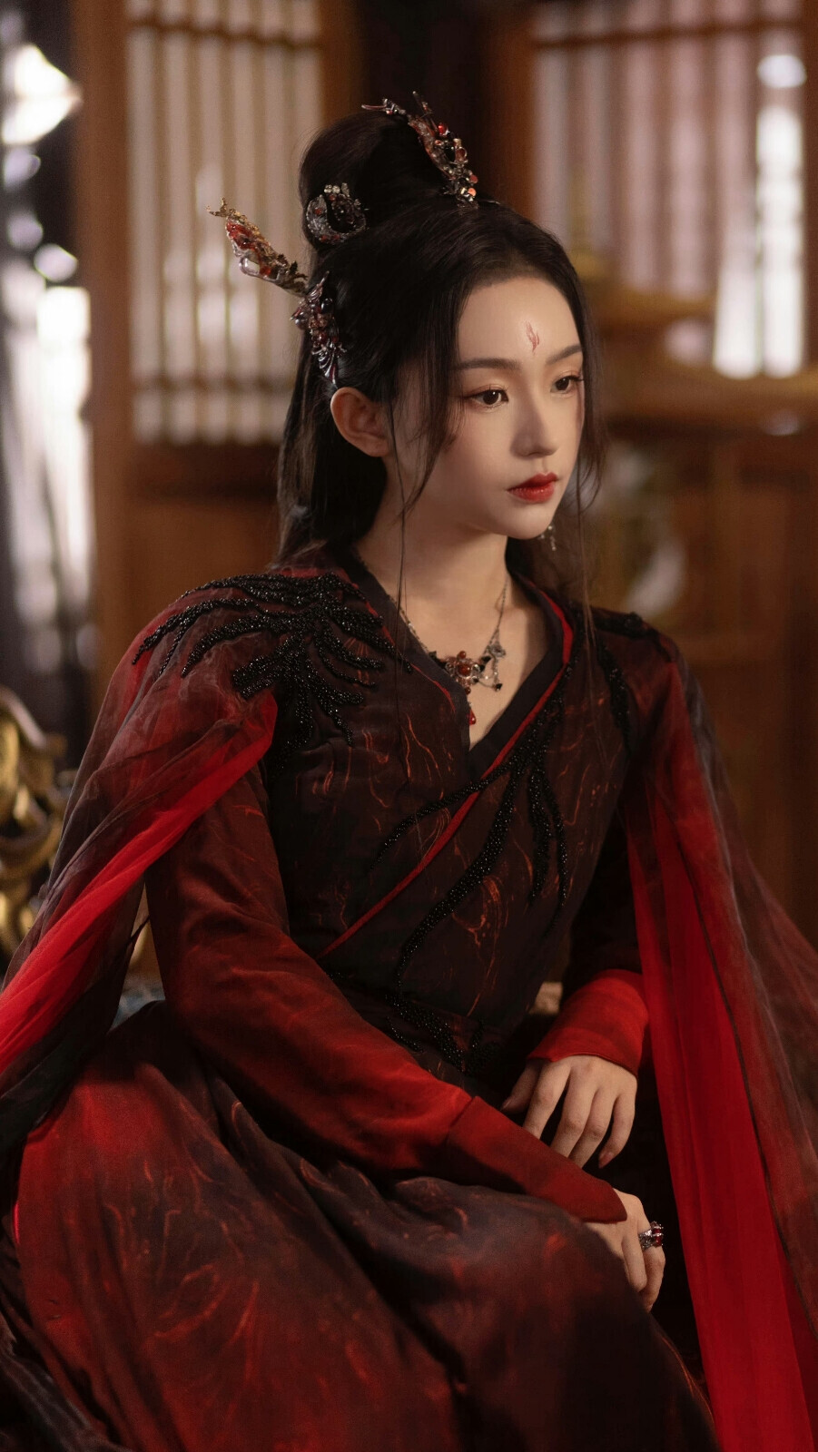 甜妹杀进短剧圈！胡亦瑶从女团偶像到疯批美人，颜值演技双封神_腾讯新闻
