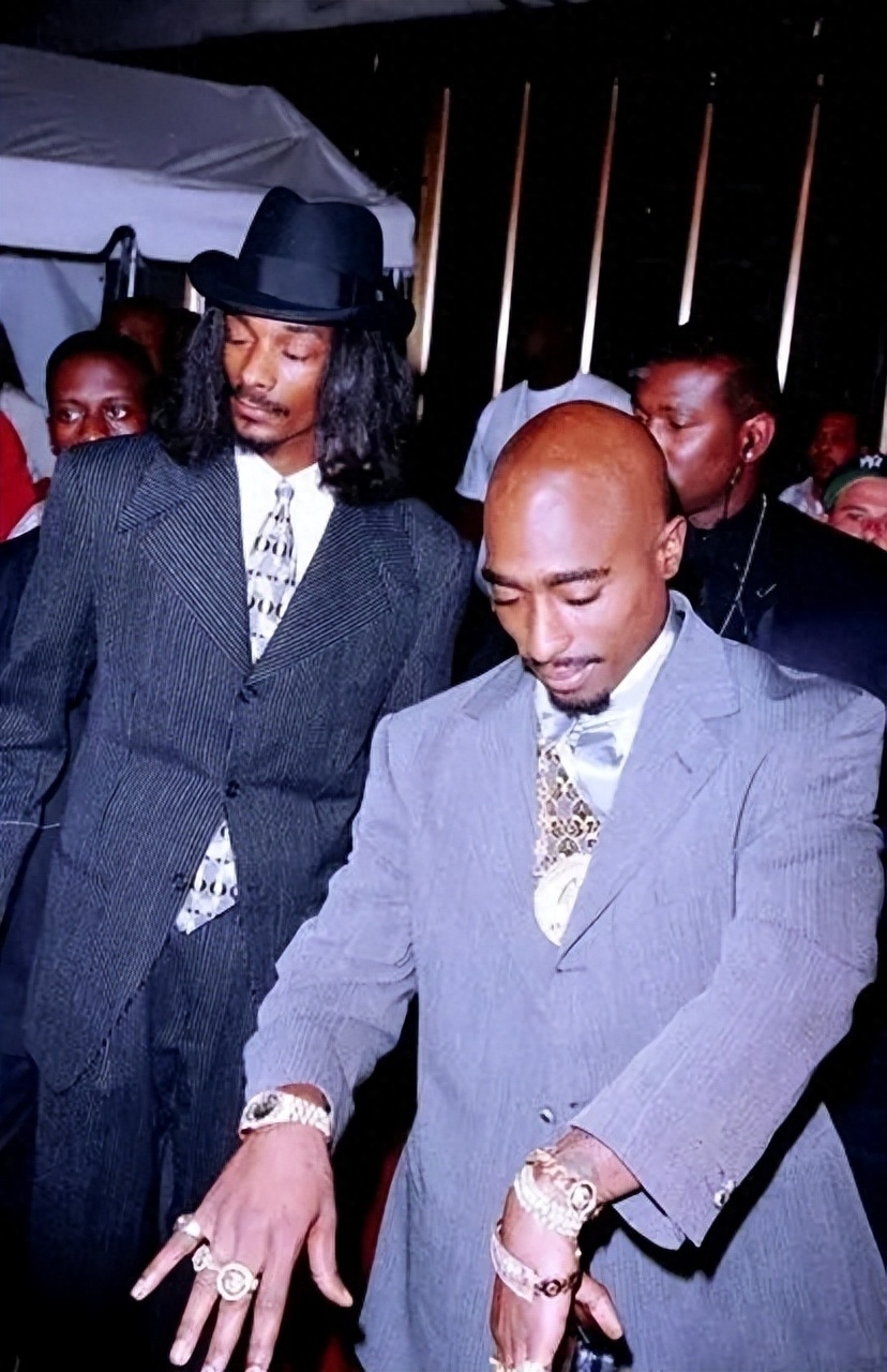 说唱不如nas和biggie,却被嘻哈乐迷封神,tupac有何魅力?