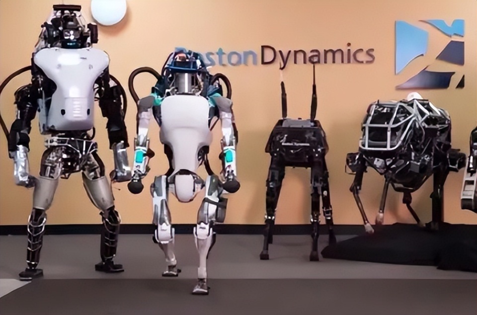 中国机器狗究竟有多厉害?能扛步枪,能装火箭,察打一体