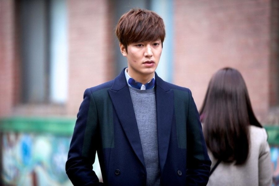 之后李敏镐出演了电影《赏金猎人》,电视剧《蓝色大海的传说》等等,都