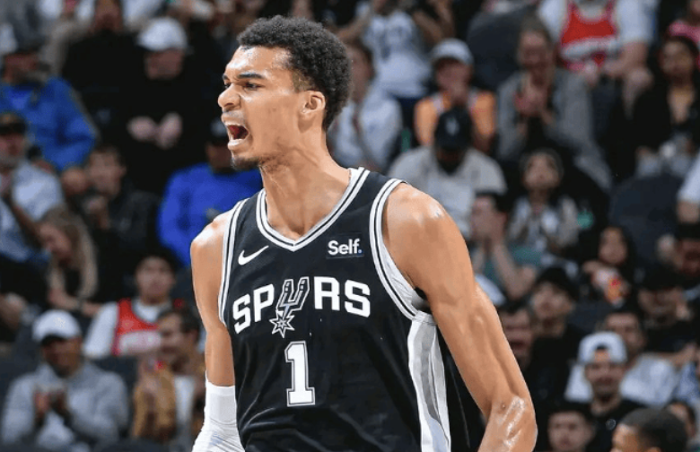 狂轰27分11板4助3断！文班复出后最强一战：多次逆天暴扣太蛮横