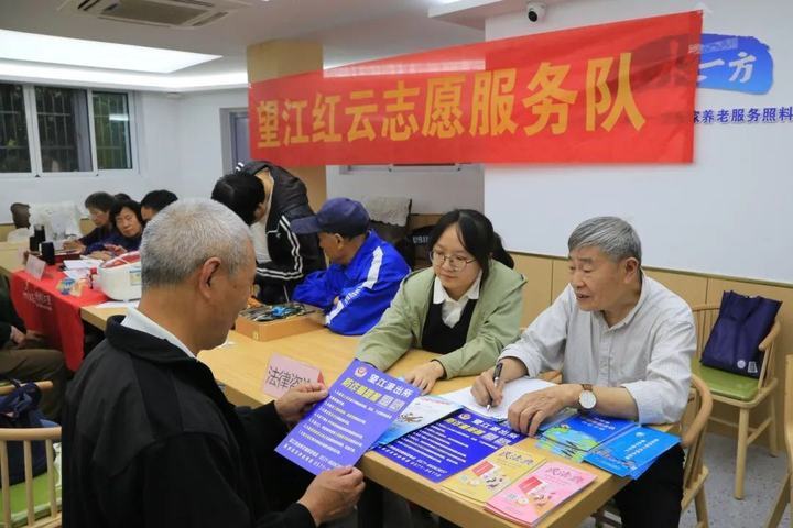 黄卫国:宣讲普法解民忧,为民服务"领头雁"