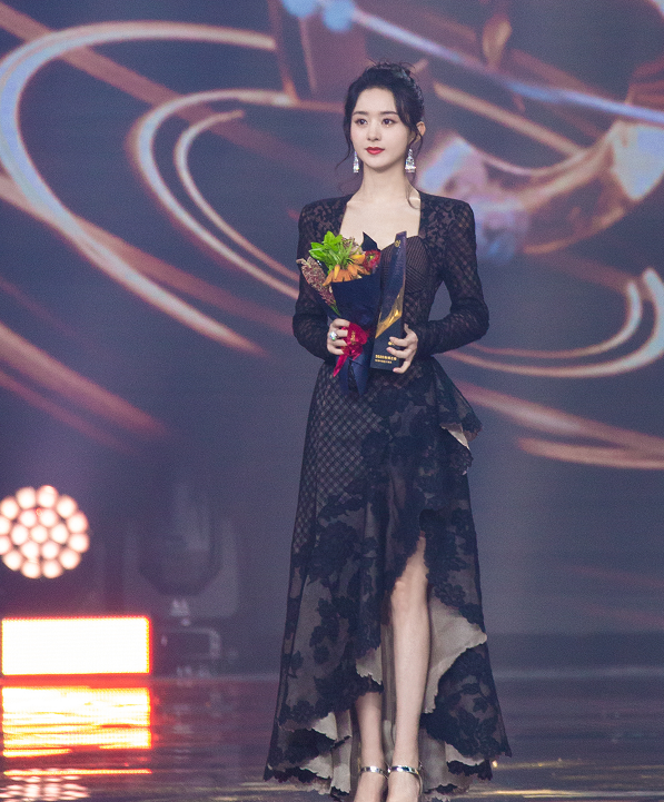 ����ӱ�����Ѿ�35���� ���Ѿ����������Ȧ��Ϯ��һ�������š�