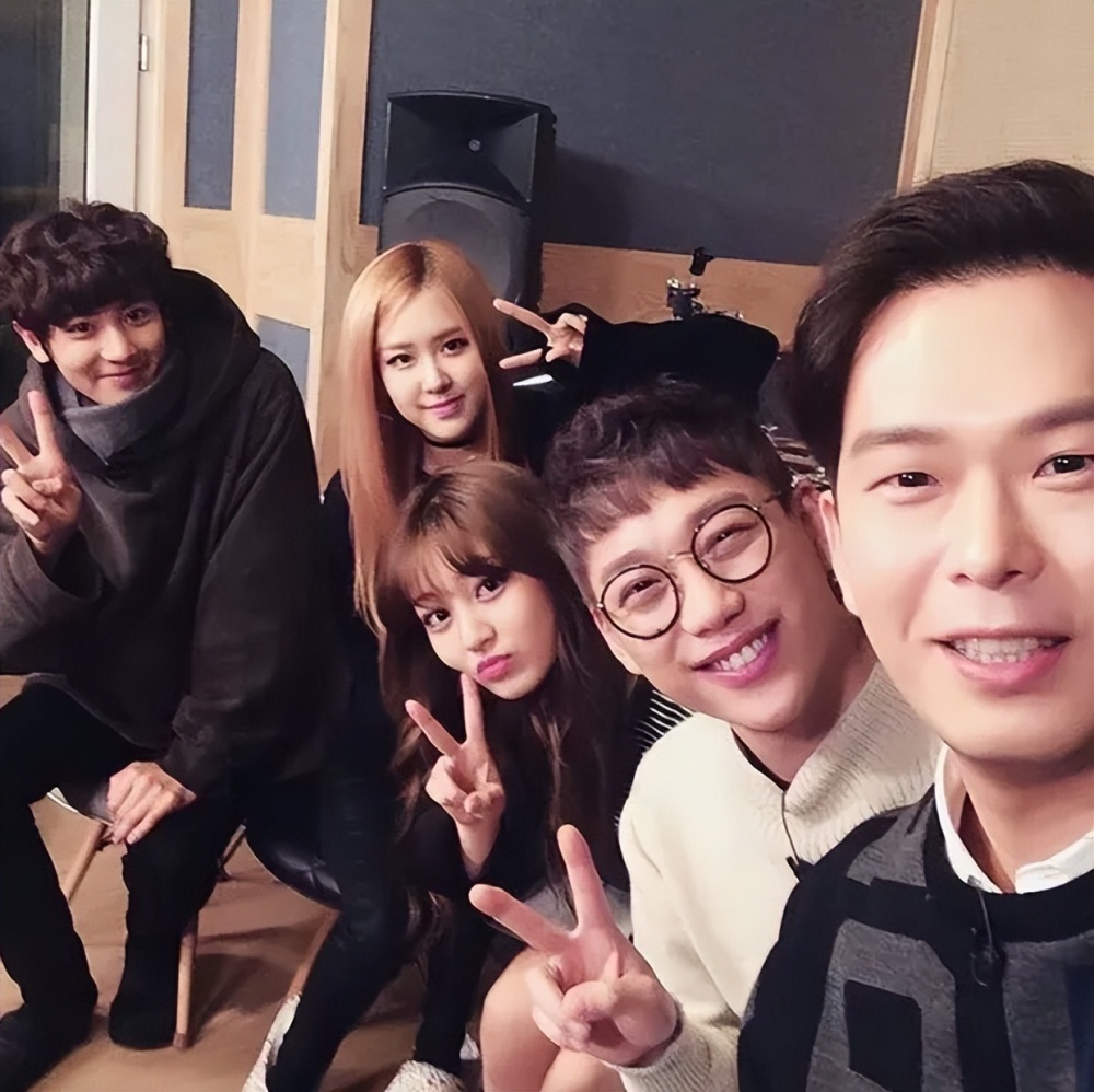 2018年底,有网友发布了一张据称是exo chanyeol和rosé的照片.