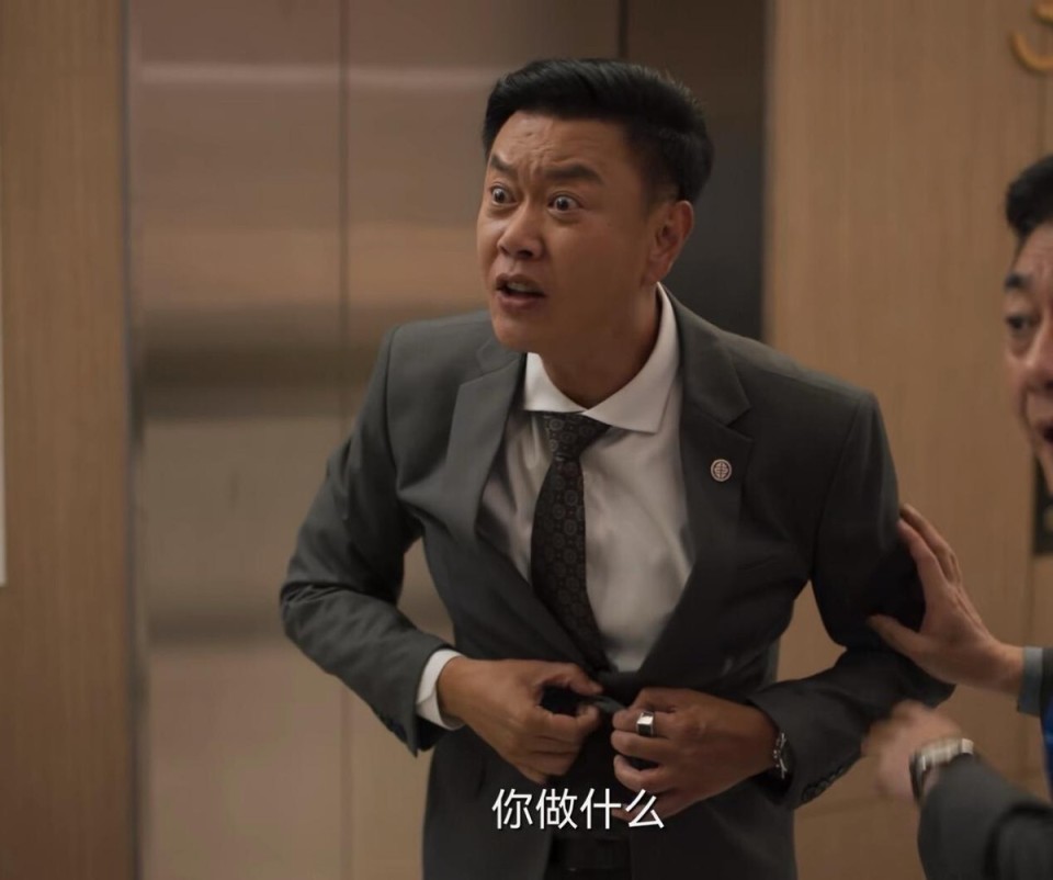看《城中之城》夸夸黄金配角冯嘉怡,戏好人不红,真是演啥像啥