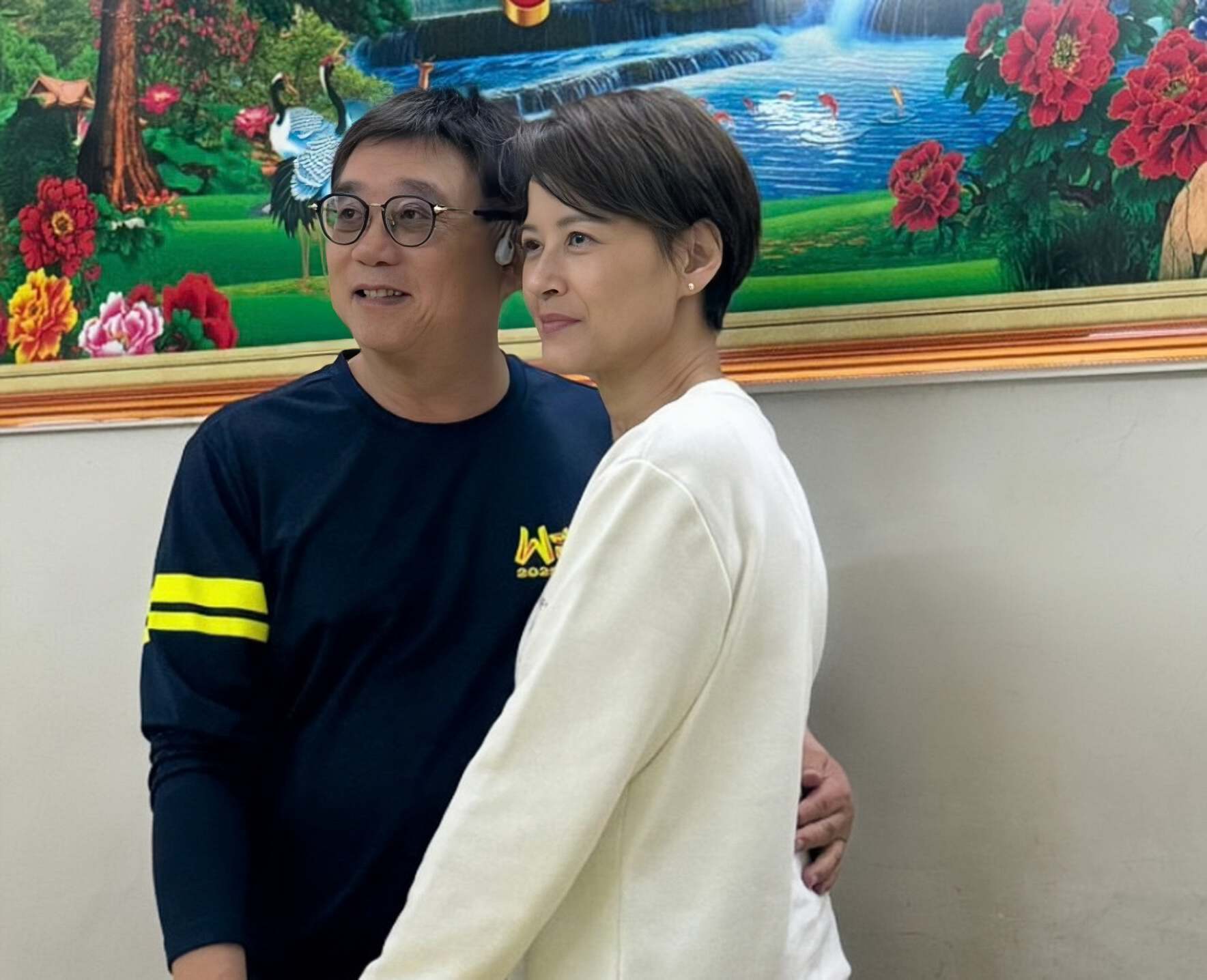 恭喜！香港知名演員迎來黃昏戀，公開男友正臉照，對再婚充滿憧憬 - 