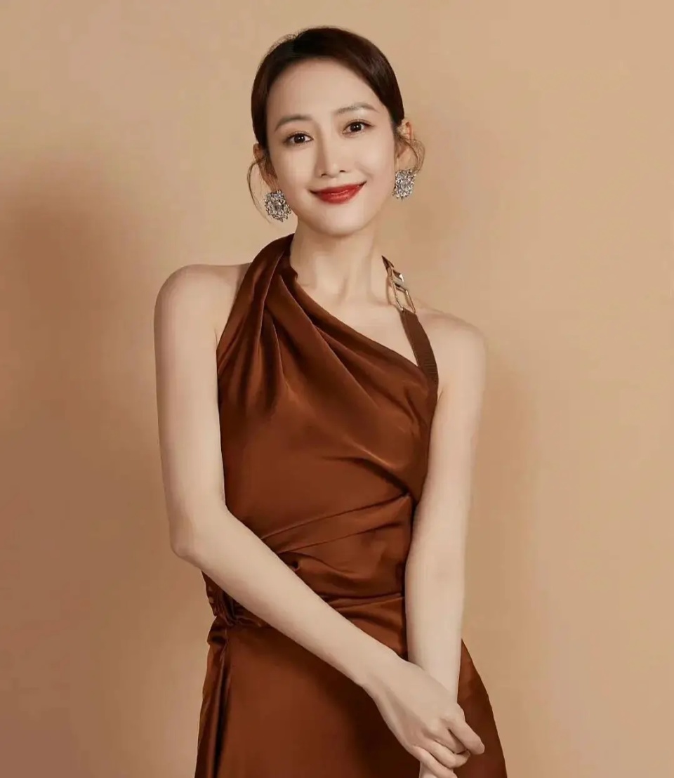 ab也曾哭穷,说自己买不起法租界漂亮的小洋房.